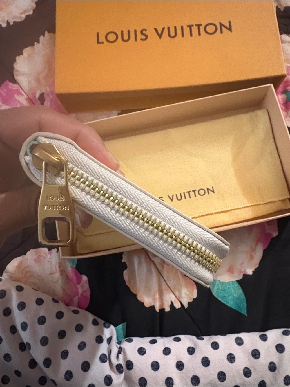 Louis Vuitton Zippy Wallet
Limited Edition Damier
Heritage Canvas - Picture 12 of 13